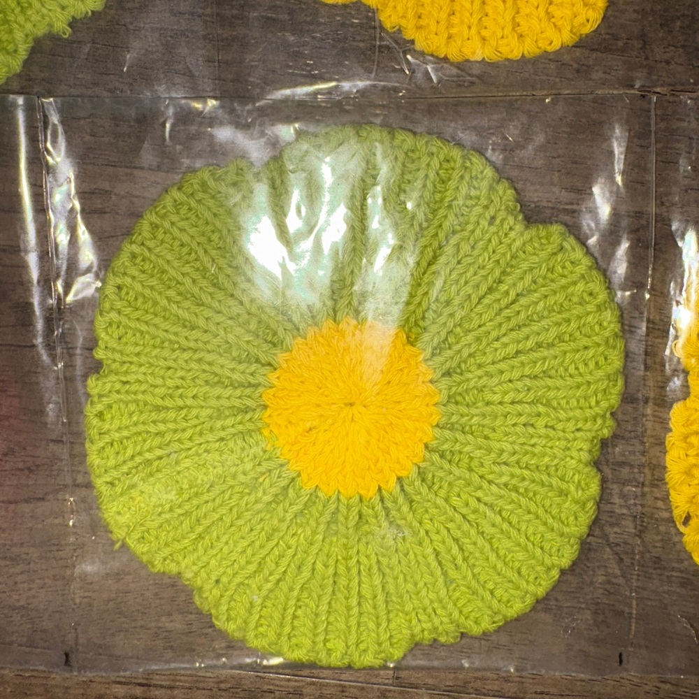 Crochet flower coasters - Picture 7 of 10